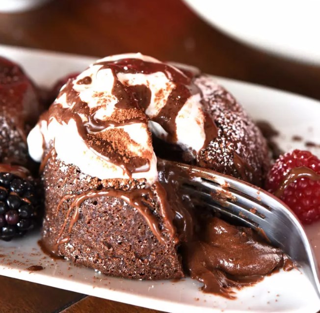 Easy Chocolate Lava Cakes #chocolate #dessert