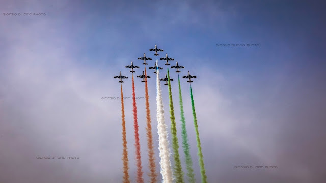 Frecce Tricolori a Ischia, Pattuglia Acrobatica Nazionale, Aereonautica Militare Ischia, Aermacchi MB-339, Foto Ischia, Elicottero AB-212, 