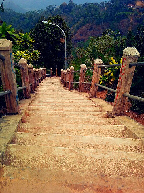 Wisata Puncak Gunung Suroloyo Bukit Menoreh Kulon Progo
