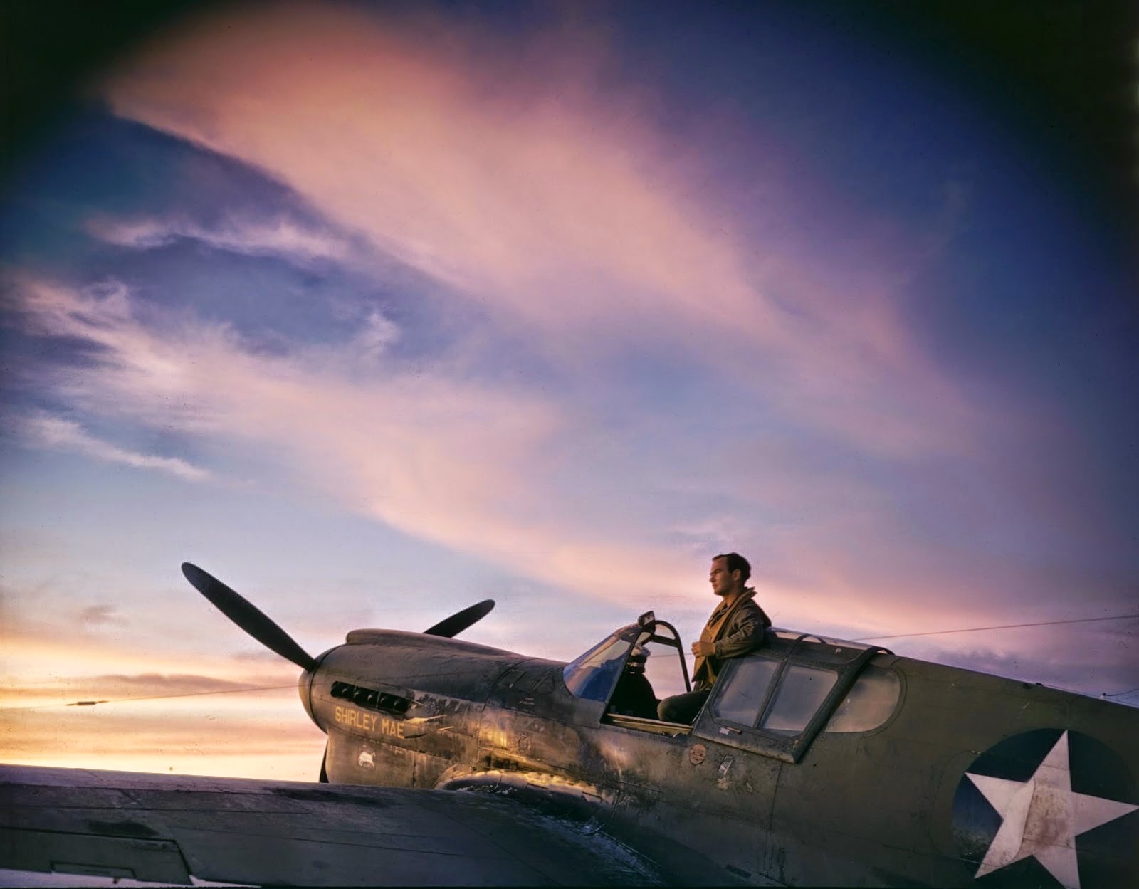 http://3.bp.blogspot.com/-lUSEMrRqkZo/VLaZqVxd7yI/AAAAAAABOJg/JNkrkuEYUik/s1600/Rare+Color+Photographs+from+World+War+II+(1).jpg