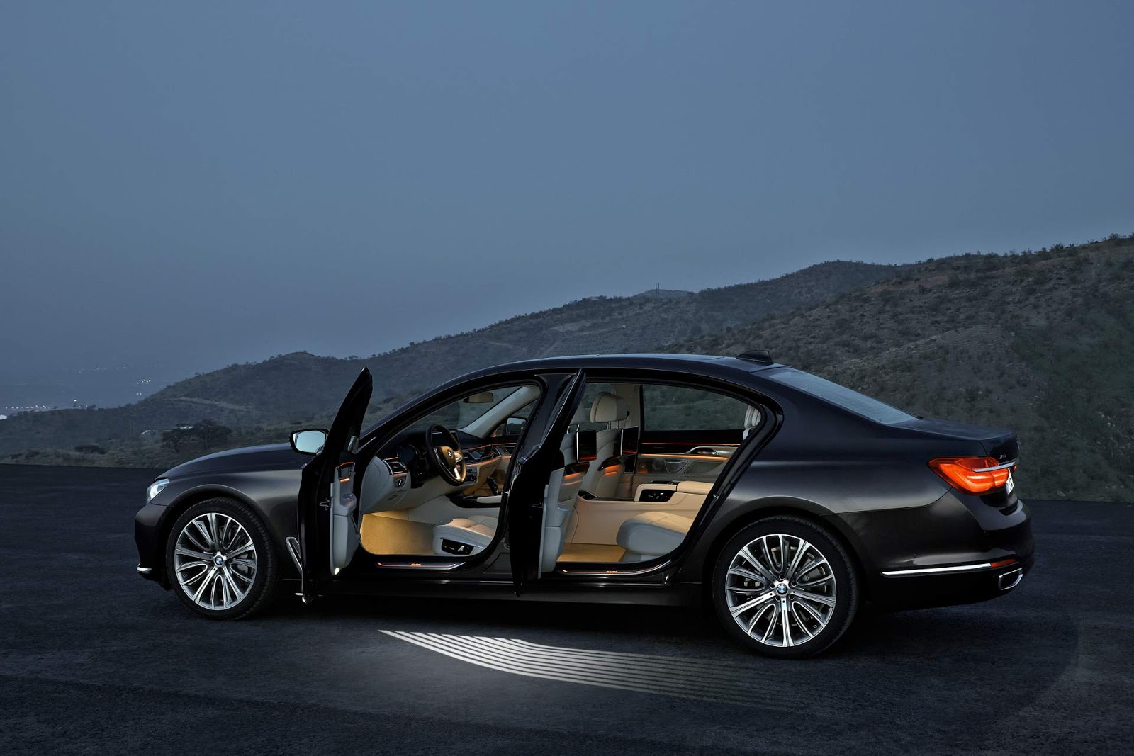 BMW 750Li 2019 Pure Excellence preço R 774.950 Brasil