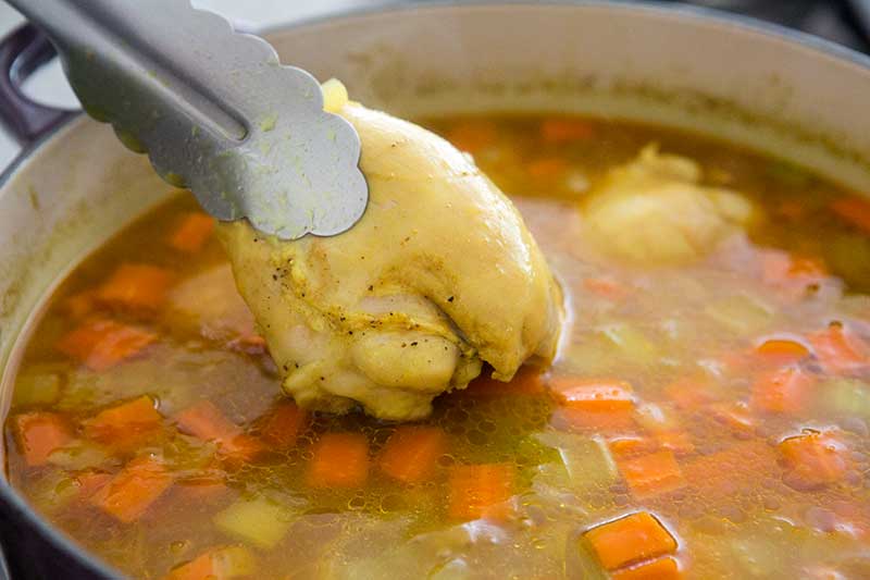 Суп из куриной голени. Зимний суп. Куриный суп с сельдереем. Суп с окорочком. Суп из куриных окорочков.
