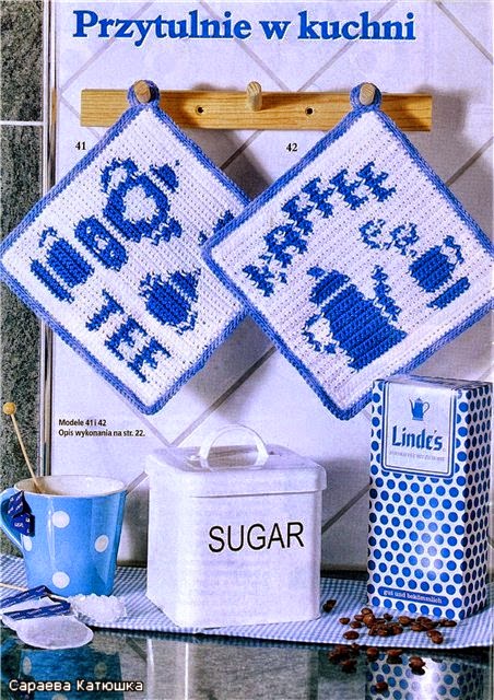 Agarradera tejida al crochet con diseño de caffee y tee en azul y blanco