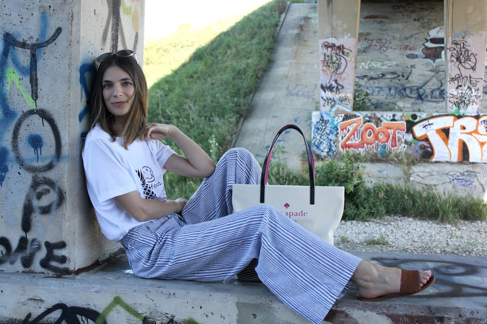 What She Wore Allesandra Ambrosio In Graffiti Print Skinny Jeans