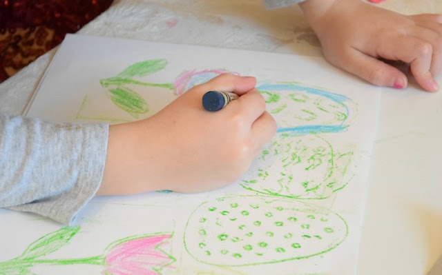 DIY crayon rubbing plates with spring or Easter designs. Make Easter eggs, flowers, bunnies, or chicks with this fun fine motor activity for preschoolers, kindergartners, or elementary children.