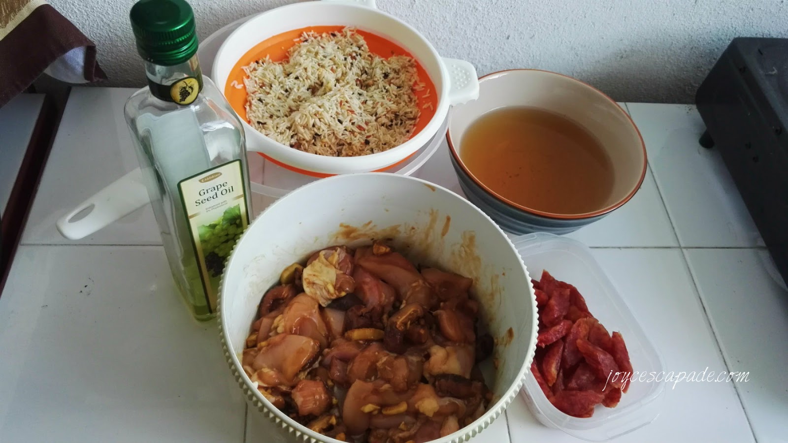 Rice Cooker Version "Claypot" Chicken Rice Joy 'N' Escapade