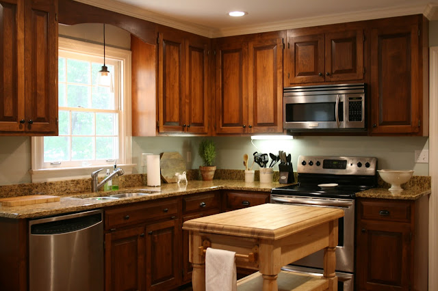 Richmond Real Estate Mom: Updating a Kitchen without Painting the Cabinets