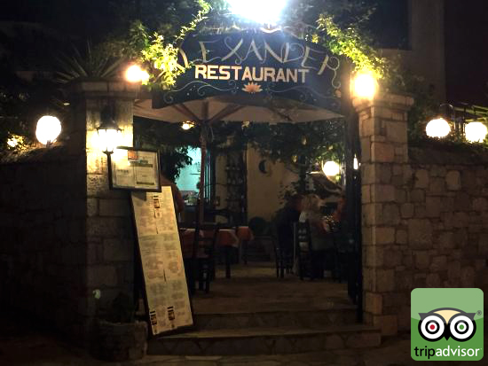 https://www.tripadvisor.se/Restaurant_Review-g189501-d1556693-Reviews-Alexander_s_Garden_Restaurant-Skopelos_Sporades.html