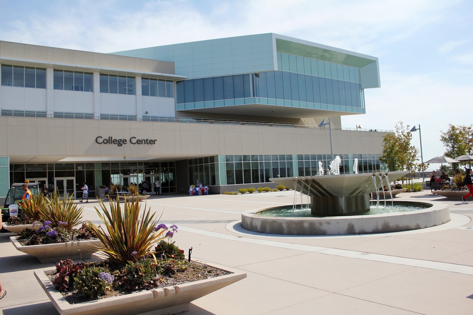 frk Majas öden och äventyr College of San Mateo