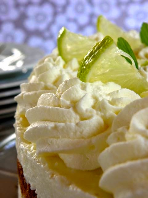 Zitronen-Sahne-Torte mit Limetten und Melisse - Sugarprincess