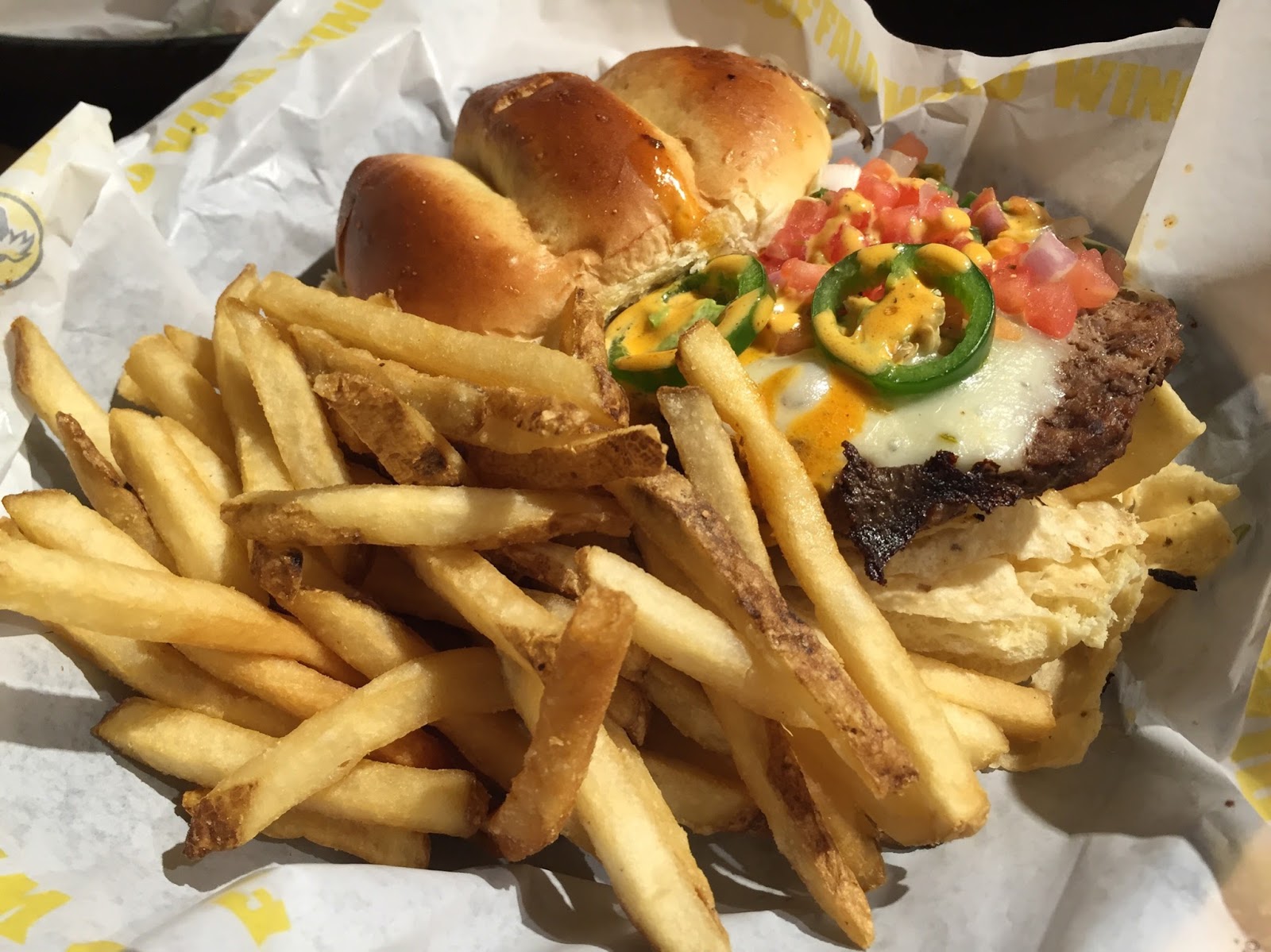 Screamin' Nacho Burger From Buffalo Wild Wings / バッファローワイルドウィングスのスクリーミン