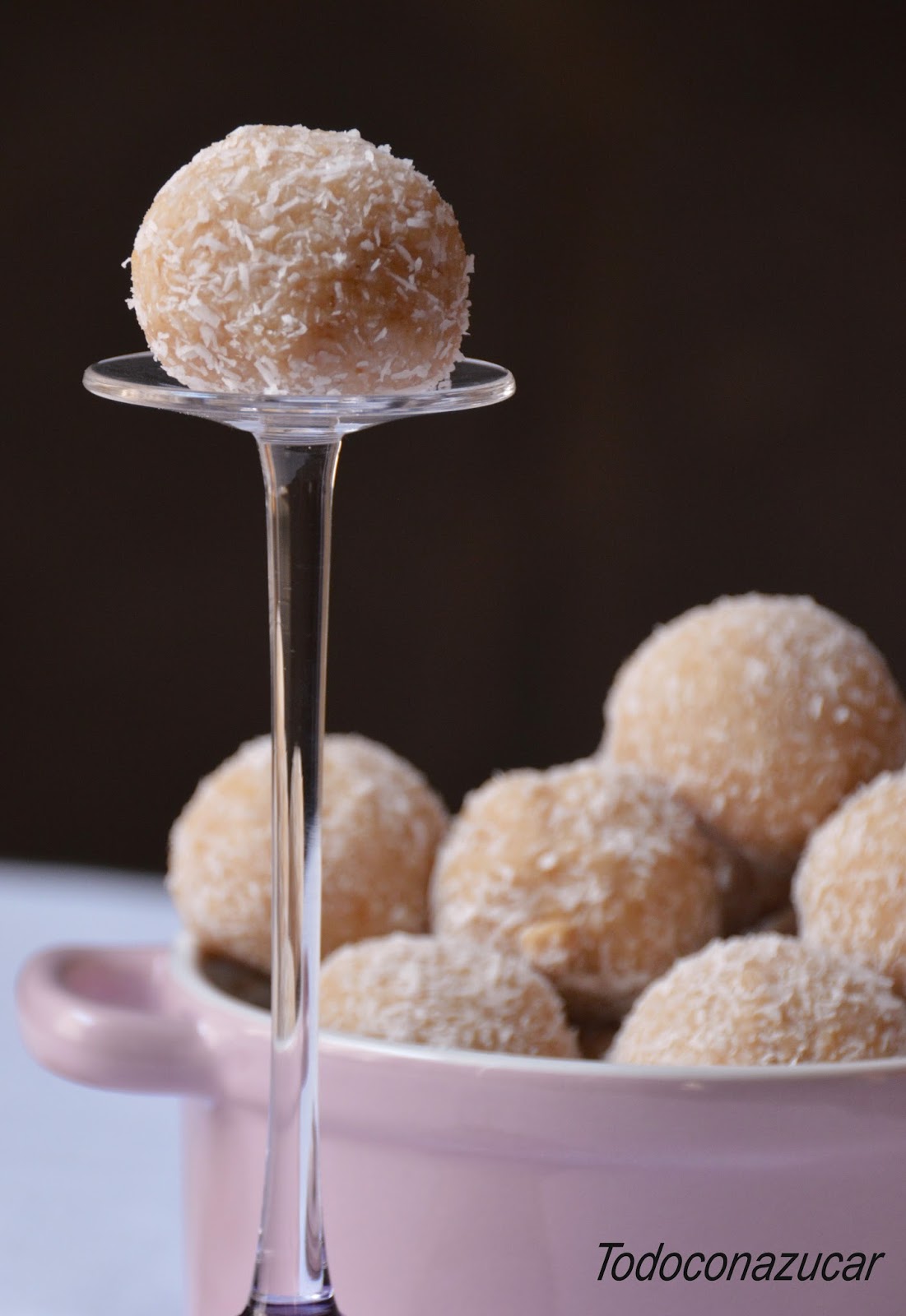 BOLITAS DE GALLETA, COCO Y LECHE CONDENSADA Todo con azúcar