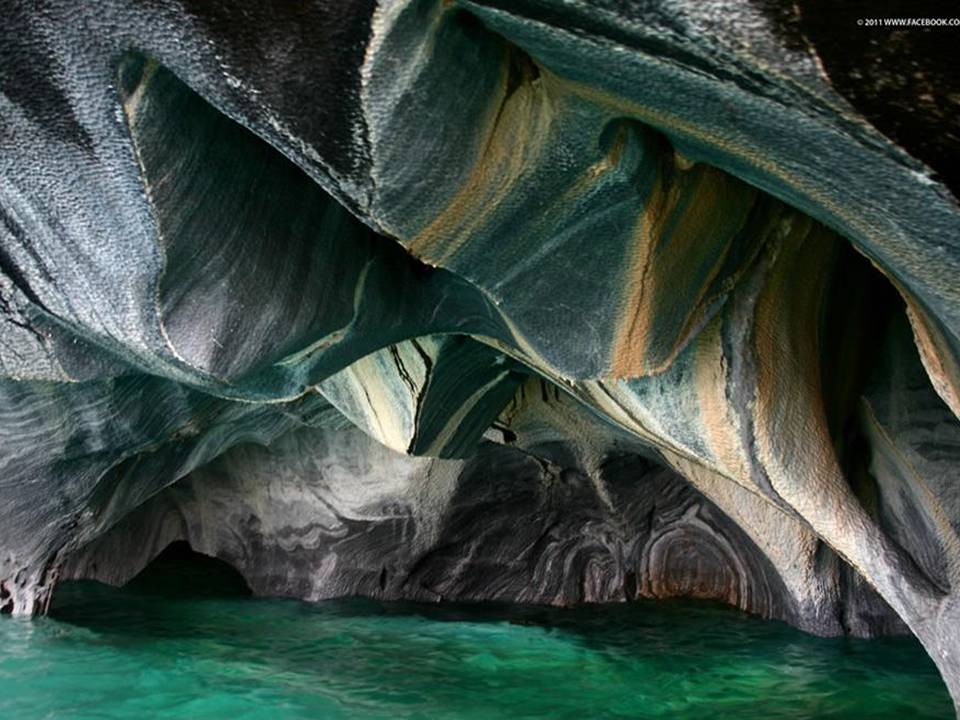 Уникальные творения природы. Озеро Хенераль Каррера. Мраморные пещеры озера Хенераль Каррера. Мраморные пещеры озера Каррера, Чили. Мраморные пещеры Патагонии Чили.