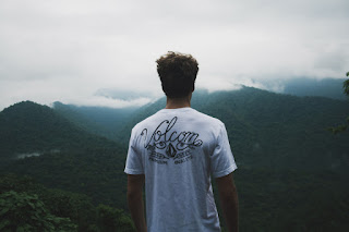 Meski Terdengar Misterius, Pria Dingin Itu Ngangenin Meski Terdengar Misterius, Pria Dingin Itu Ngangenin