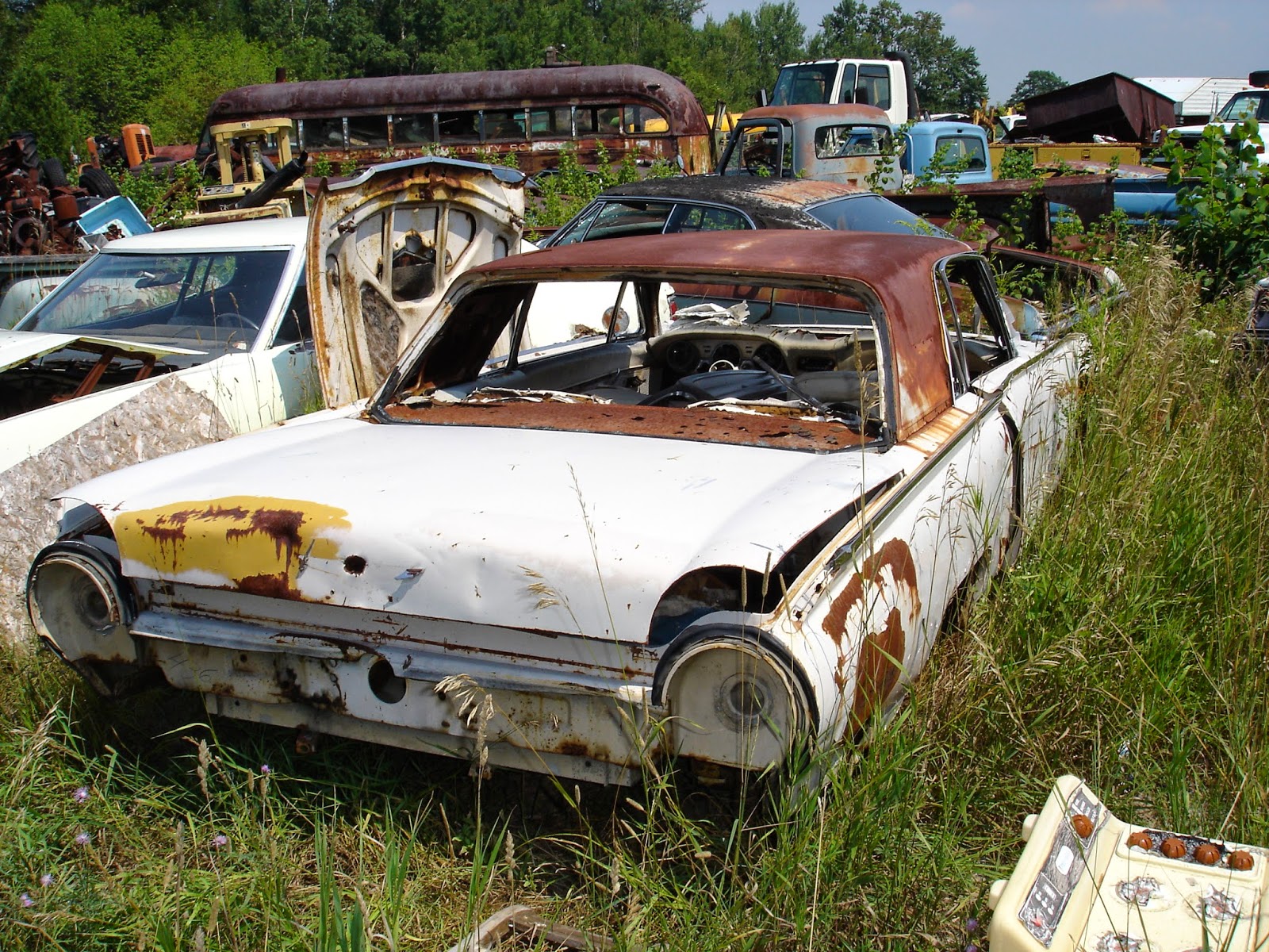 Halvtopp Stockholm Northern Michigan junk yard