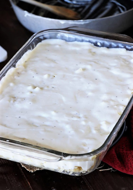 Making Baked Macaroni and Cheese with White Sauce Image