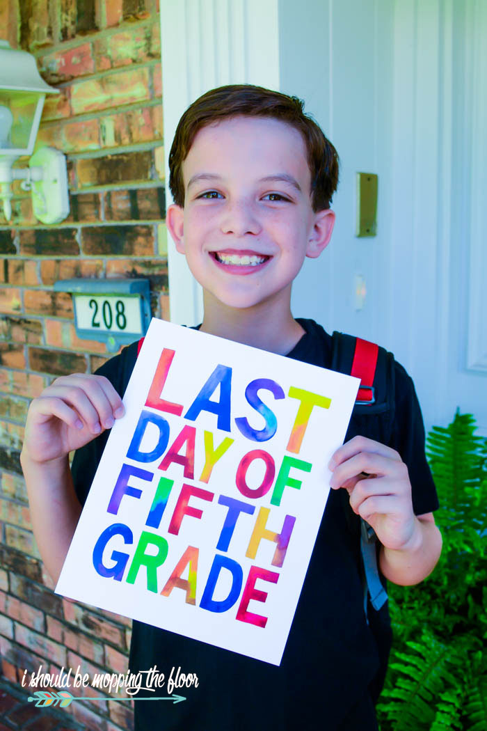 First and last day of school watercolor printables...with FUN bonus printables for parents and guardians! Entire pack includes grades 1-12, preschool, pre-k, and kindergarten. 