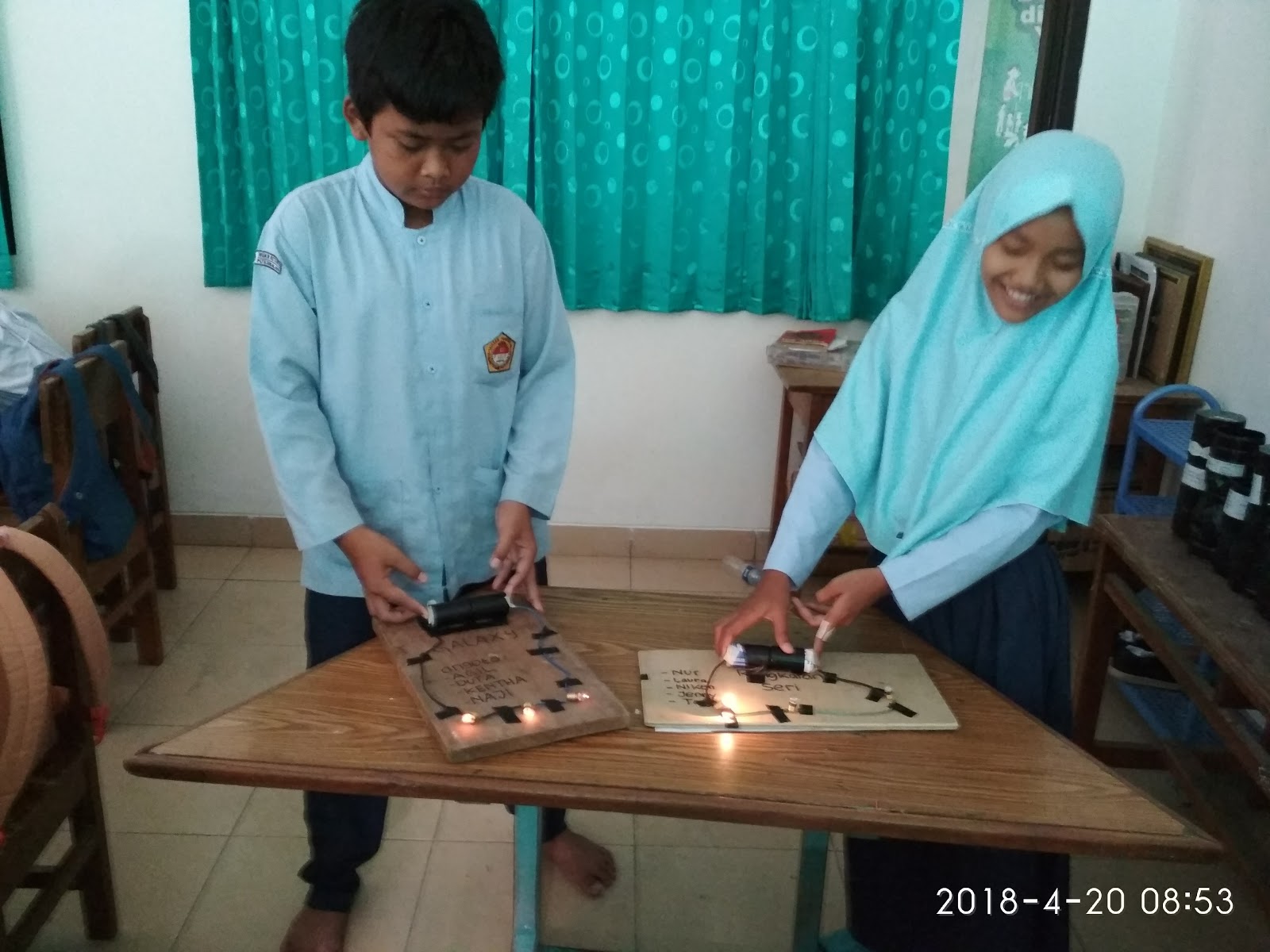 Ujian Praktek IPA Membuat Rangkaian Seri dan Paralel