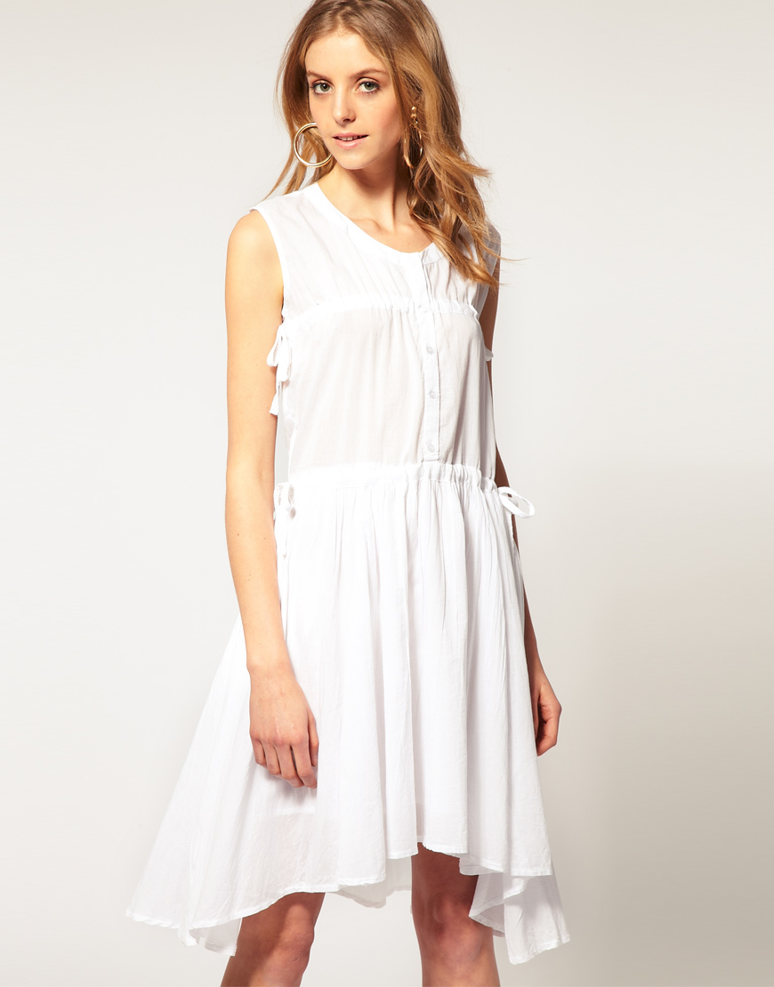 Styles That Work For You: How To Wear White Dresses Trend