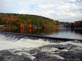 The waterfall in Rumford, Maine during fall