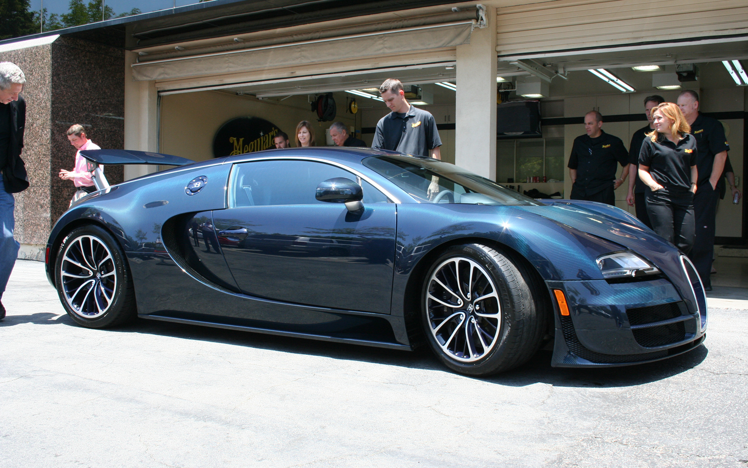 Бугатти сколько лошадей. Bugatti Veyron super Sport 2015. Бугатти Вейрон Лошадиные силы. Бугатти Вейрон силы. Bugatti Veyron (2005) Лошадиные силы.