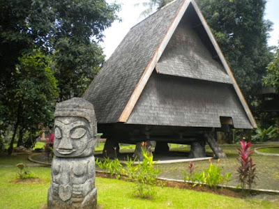 Keindahan Rumah Adat Sulawesi Tengah Keindahan Rumah Adat Sulawesi Tengah