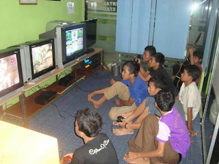 Kebanyakan main video game mengakibatkan anak malas untuk belajar.