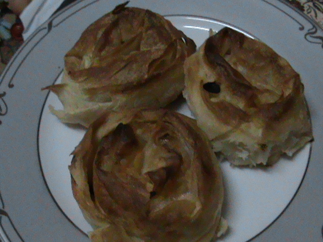 MUTFAKTAKİ RÜYA KIYMALI GÜL BÖREĞİ