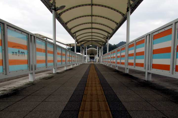 江田島市観光協会 小用港カラフルに 10月18日までデコレーション