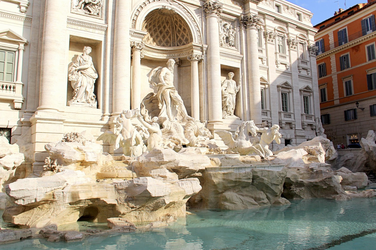 Southern Blue Traveler PANTHEON & TREVI FOUNTAIN Walking Tour