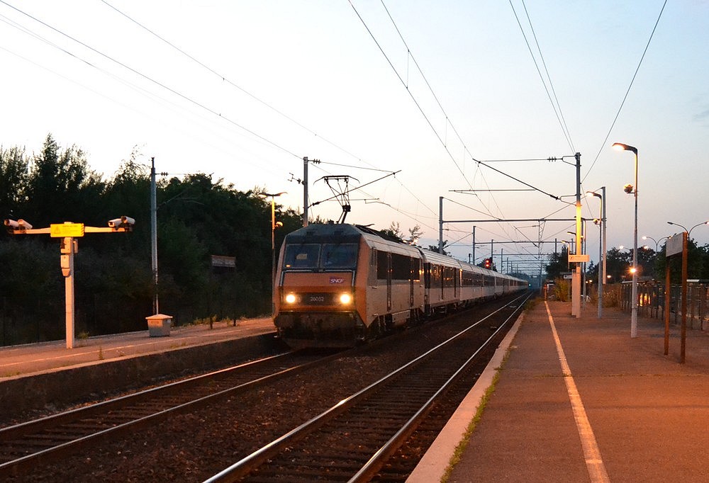 LA PASSION DU TRAIN: En gare de Chantilly.