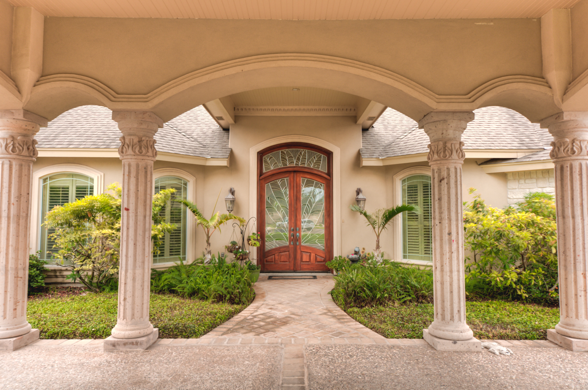 Monica Benavides Realtor