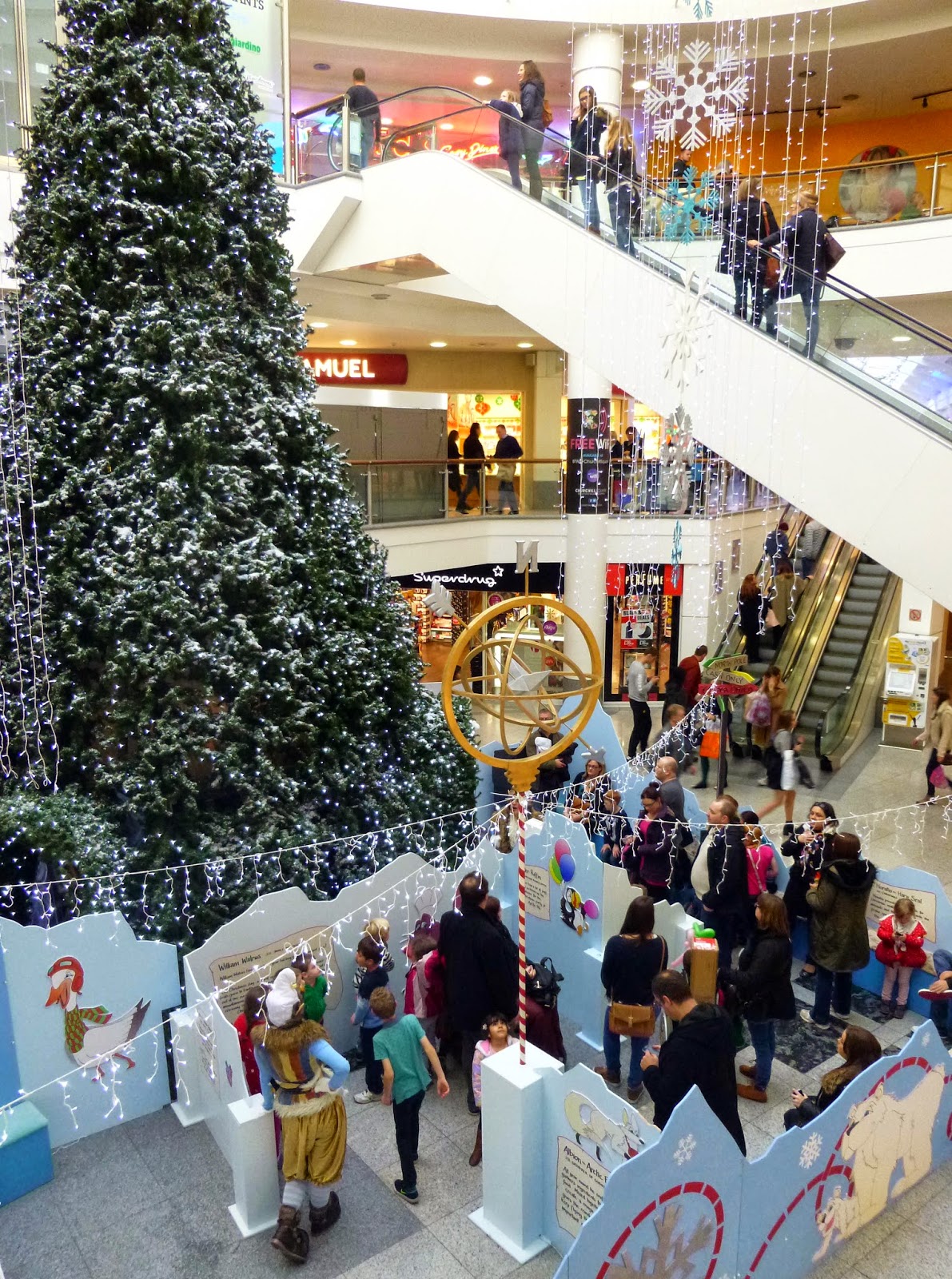Hove Daily Photo Christmas in Churchill Square 4