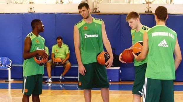 Με μία απουσία η προπόνηση του Εξάστερου!