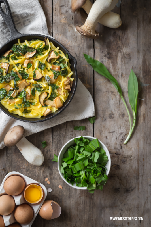 Spätzle Frittata in der gusseisernen Pfanne