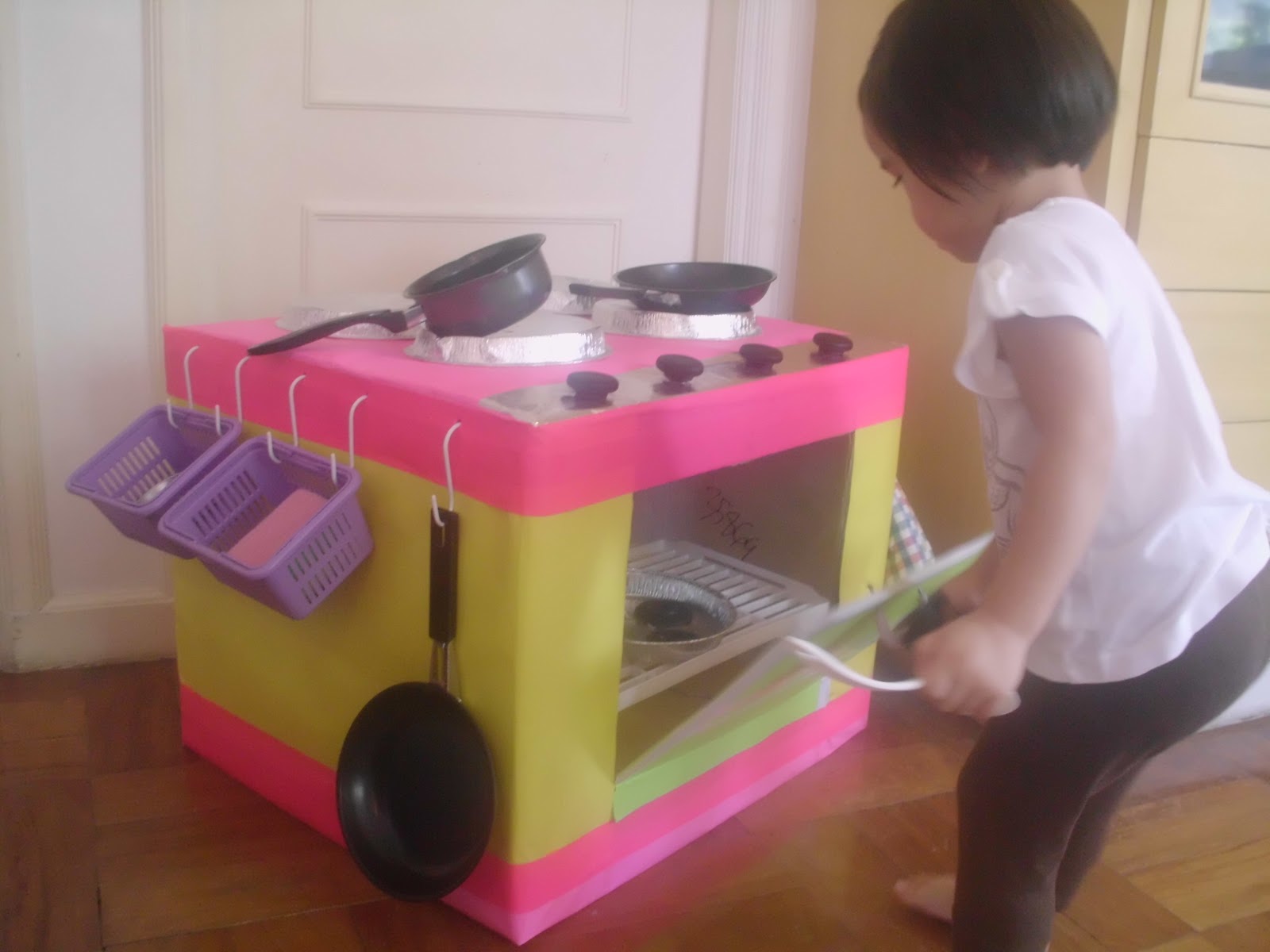 STUDIO PAPERMINTIES Homemade Toy Kitchen