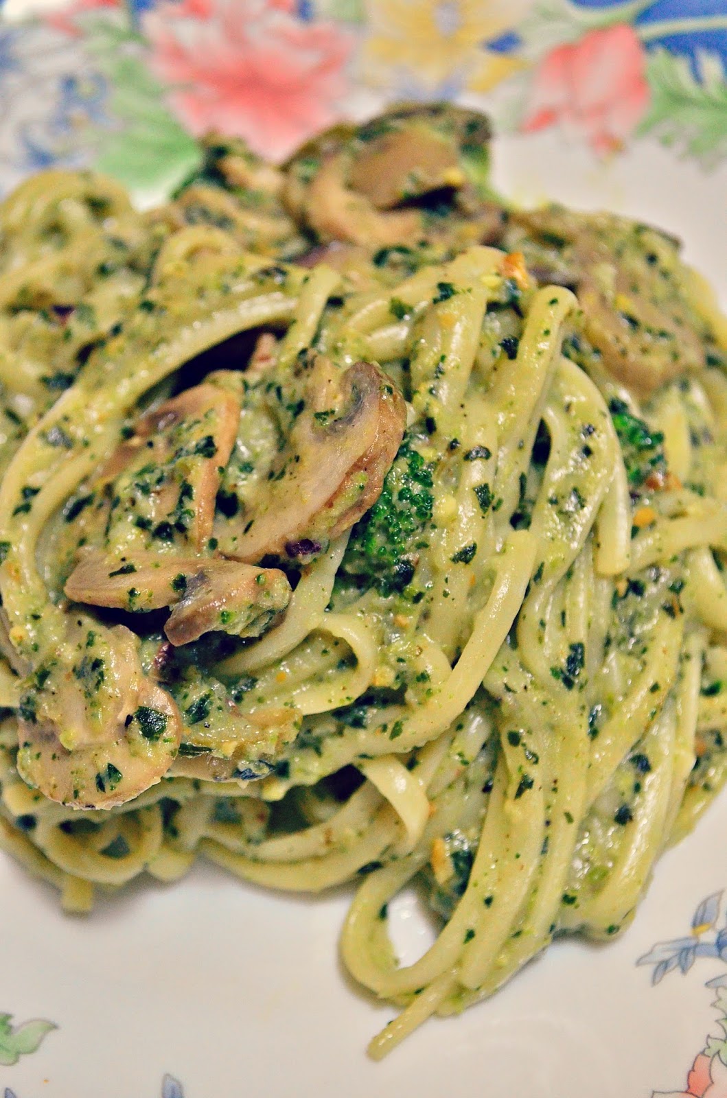 kardolicious-linguine-with-broccoli-pesto