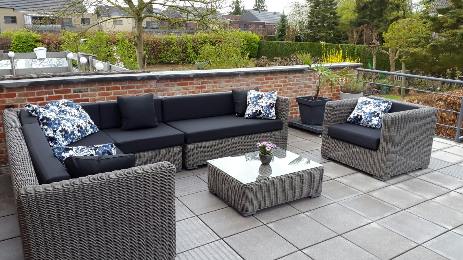 Arbrini design tuinmeubelen: april 2016 Lounge groen wit grijs