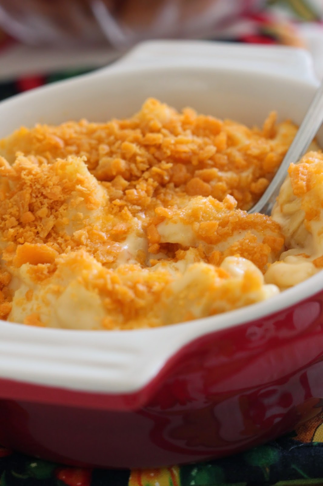 Macaroni and Cheese with CheezIt Topping