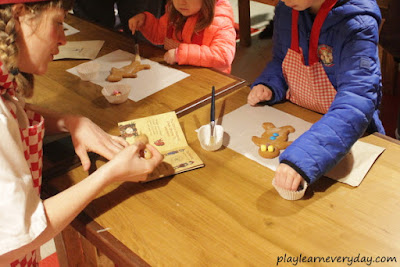 decorating gingerbread men