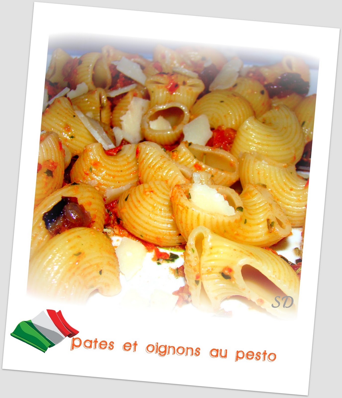 Pâtes et oignons au pesto tomatesbasilic