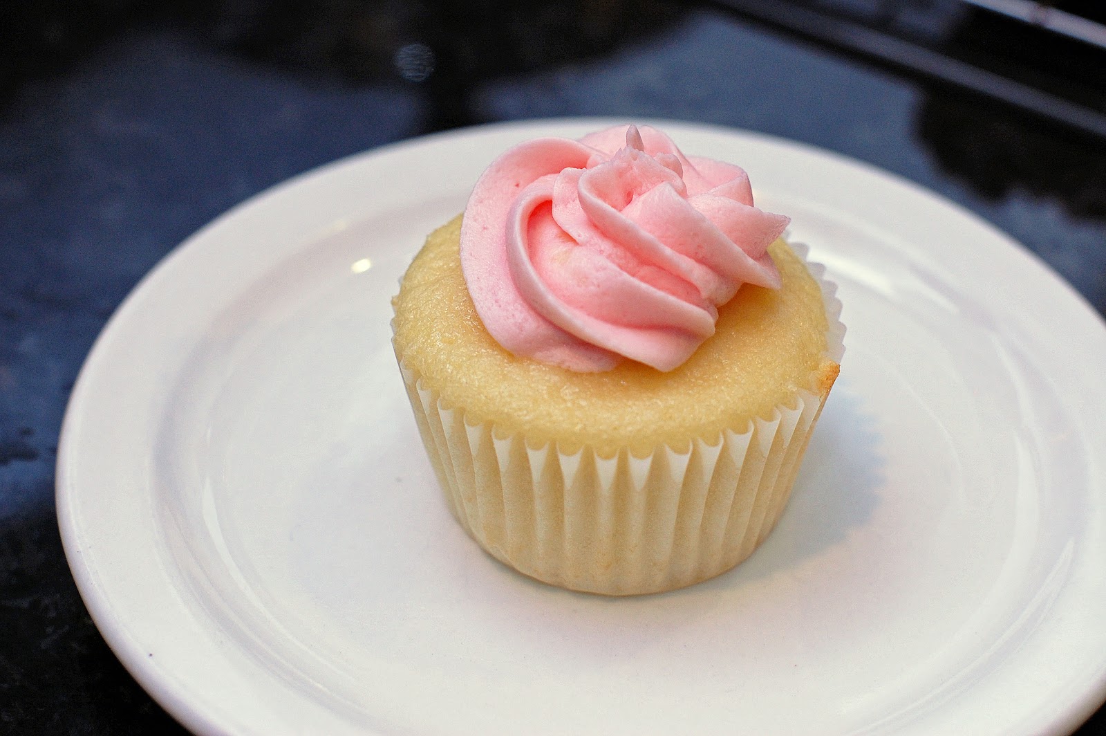 In Michelle's Kitchen Simple White (or Pink) "Easy as Cake Mix" Cupcakes