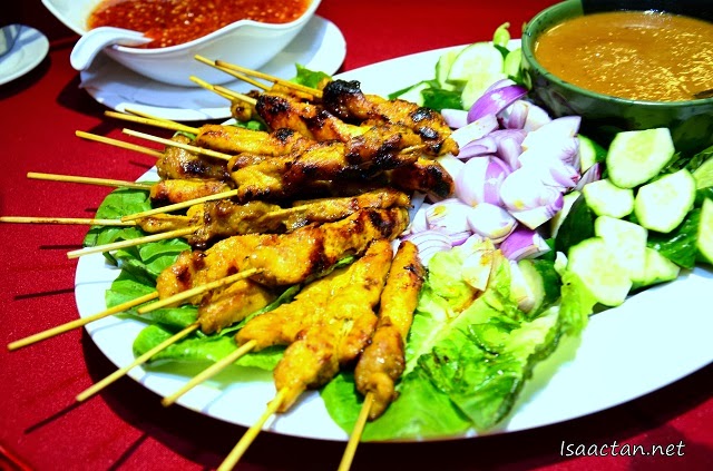 Just had to snap this nice "finger food" last night, love satay to bits. 