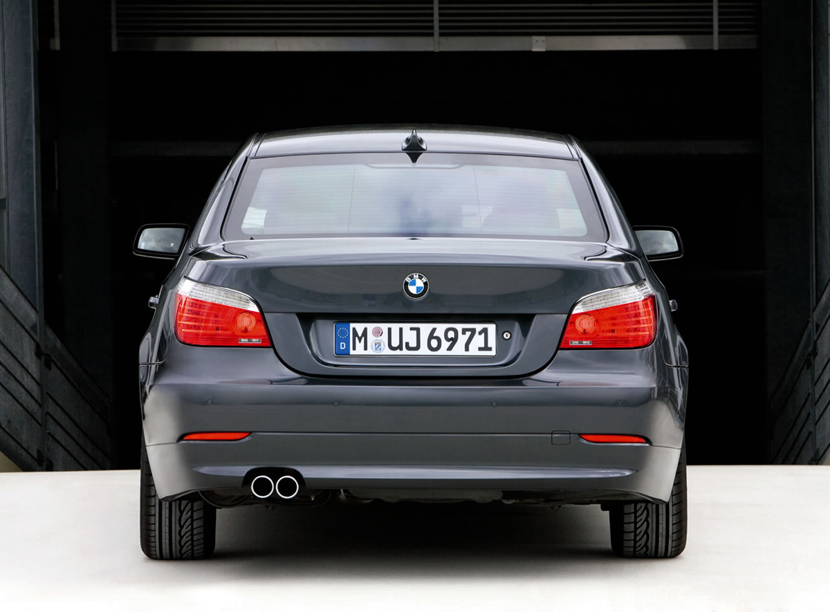 Задняя на бмв е60. BMW e60 520i. BMW 550 e60. БМВ е60 520i. BMW 5 Series (e60).