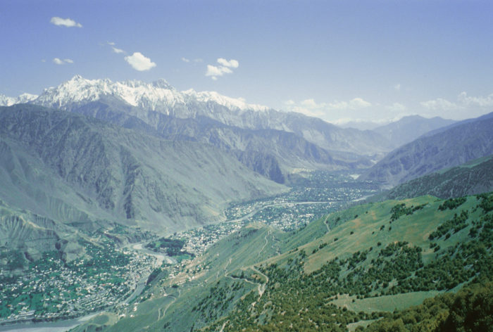 インシャラ ヒンドゥークシュ山脈の麓 チトラールへ パキスタン