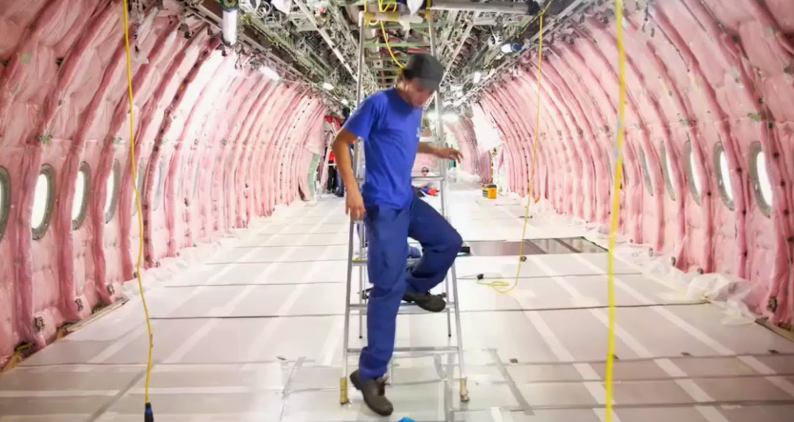 A350 XWB News: Stretched A350-1000 would be “essentially clean-sheet”.