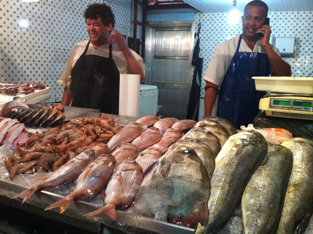Peixes expostos no Mercado São Pedro, Niterói