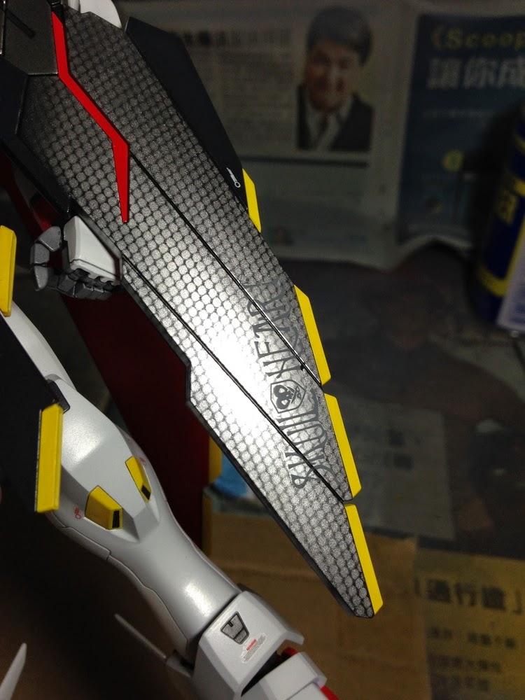 BANDAI MG Gundam 1/100 Crossbone Full Cloth - Modellbausatz Für Echte Fans