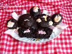 Pille muffin, csokoládé tésztás sütemény, pillecukorral megbolondítva.