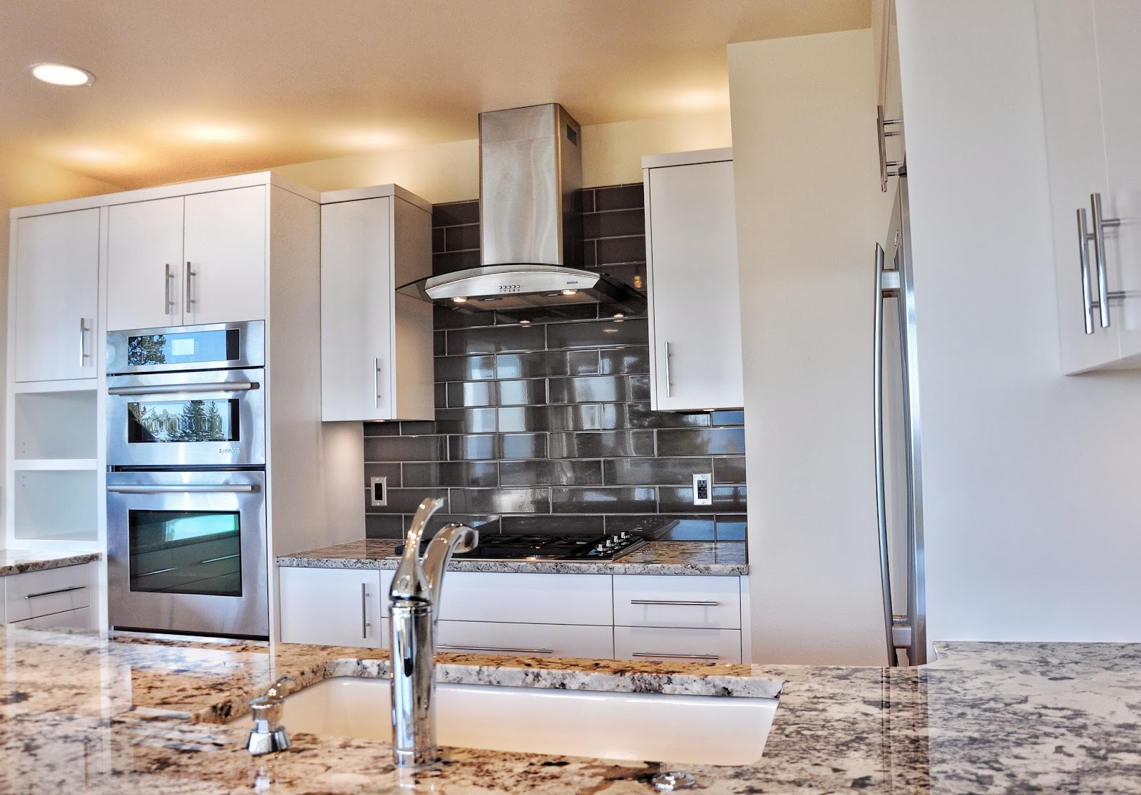 Moceri Construction Contemporary Kitchen Remodel